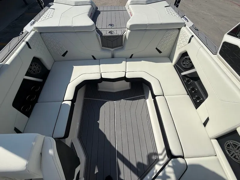 Slide: The Image of Nautique Super Air Nautique GS20 2026 - 13