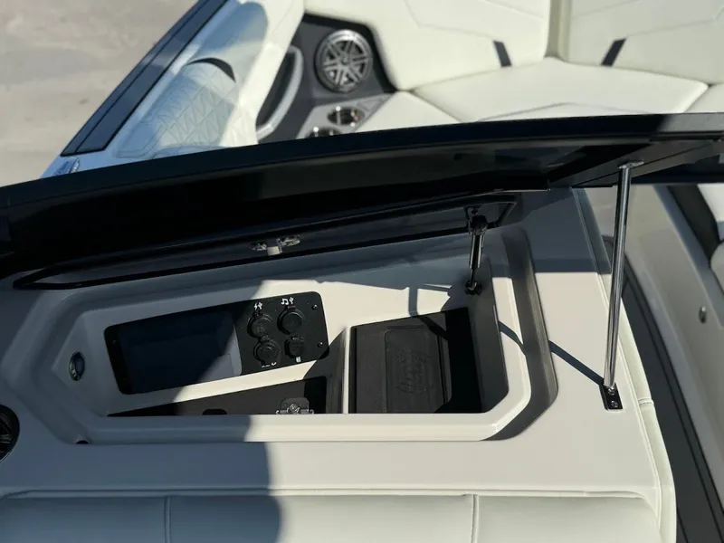 Slide: The Image of Nautique Super Air Nautique GS20 2026 - 15