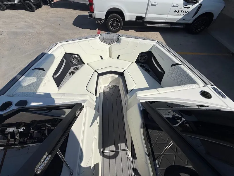 Slide: The Image of Nautique Super Air Nautique GS20 2026 - 19