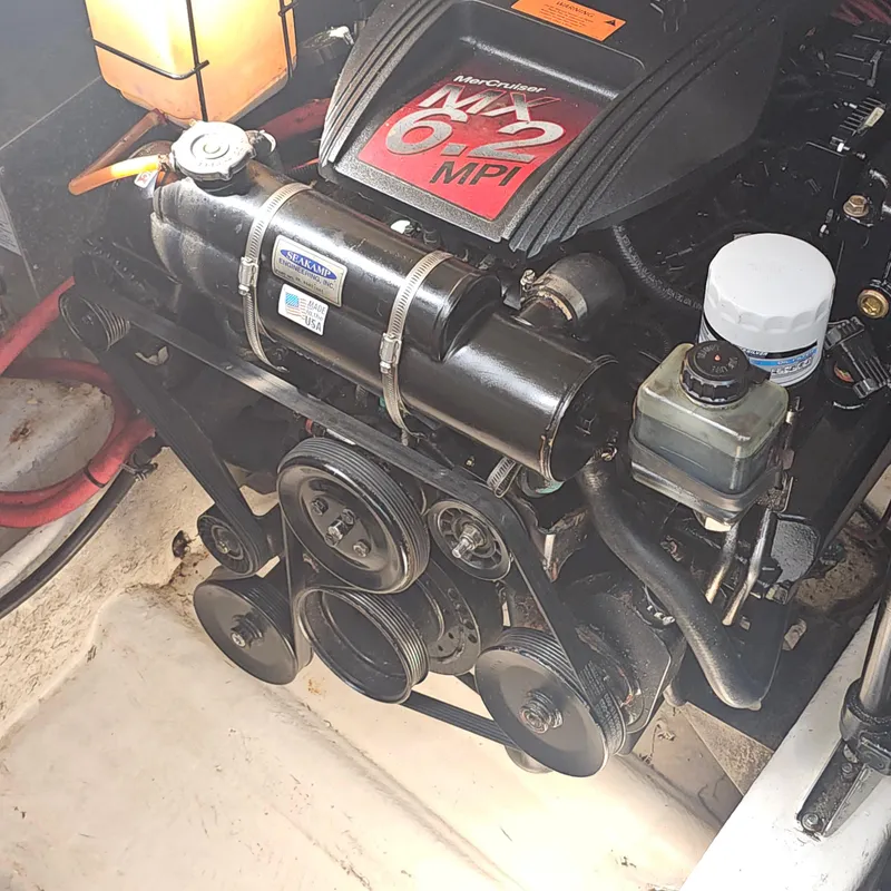 Slide: The Image of MerCruiser MX 6.2 MPI engine in a 2000 Formula 31 PC boat. - 27