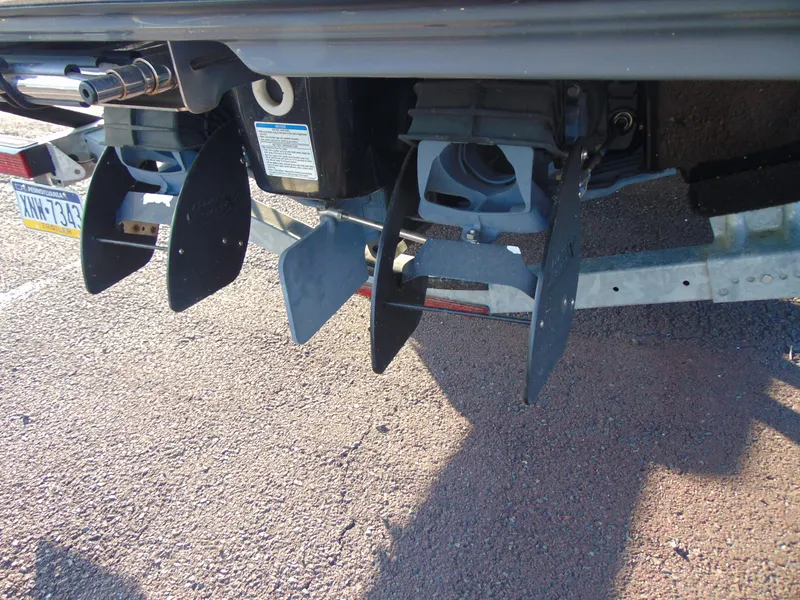 Slide: The Image of Rear view of 2019 Yamaha Boats 242 Limited S E-Series jet propulsion system. - 5