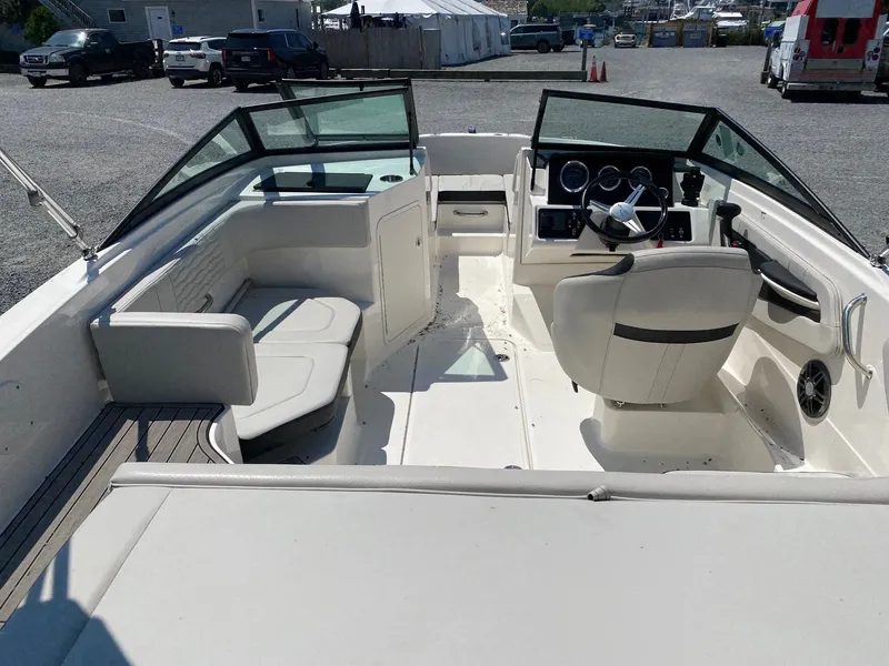 Slide: The Image of Sea Ray SPX190 OUTBOARD 2022 - 10