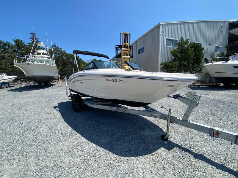 Slide: The Image of Sea Ray SPX190 OUTBOARD 2022 - 2