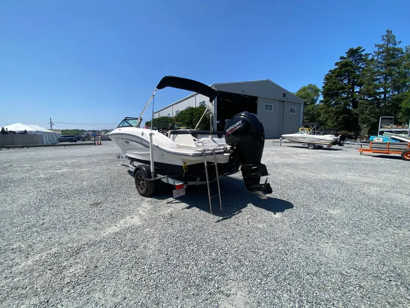 Slide: The Image of Sea Ray SPX190 OUTBOARD 2022 - 3