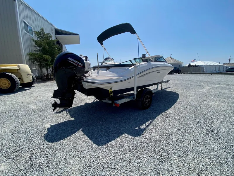 Slide: The Image of Sea Ray SPX190 OUTBOARD 2022 - 4