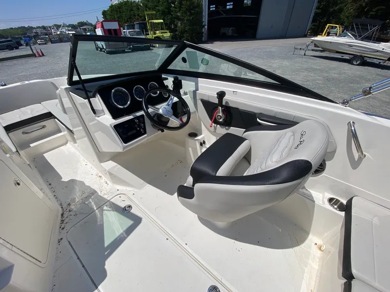 Slide: The Image of Sea Ray SPX190 OUTBOARD 2022 - 8
