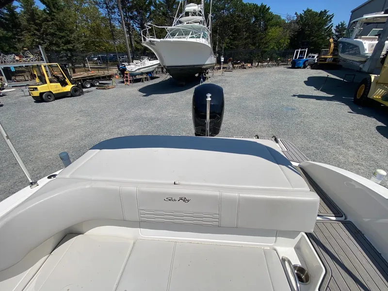 Slide: The Image of Sea Ray SPX190 OUTBOARD 2022 - 9