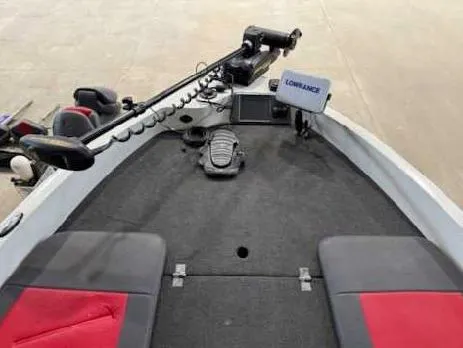 Slide: The Image of 2009 Ranger 211 Reata boat deck with trolling motor and Lowrance fish finder. - 5