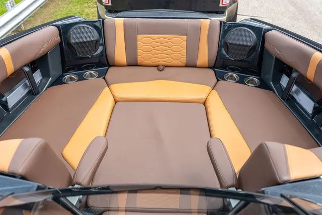 Slide: The Image of Malibu Wakesetter 22 MXZ 2025 - 12