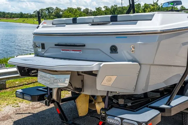 Slide: The Image of Axis Wake Research A225 2024 - 4