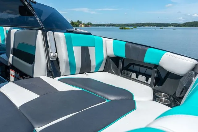 Slide: The Image of Malibu Wakesetter 23 MXZ 2022 - 10