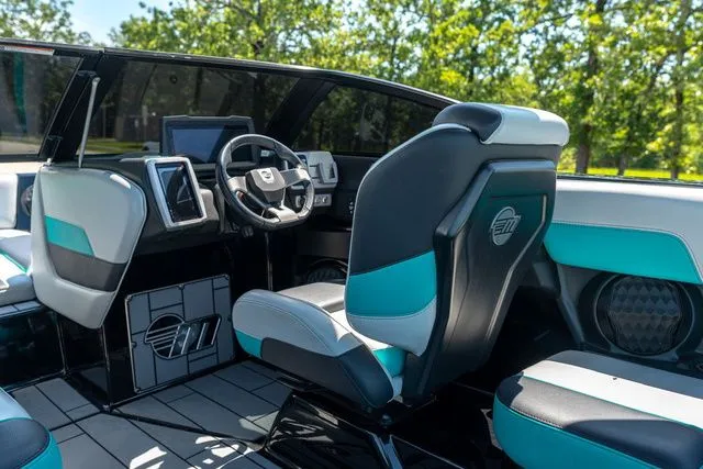 Slide: The Image of Malibu Wakesetter 23 MXZ 2022 - 7