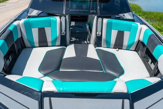 Slide: The Image of Malibu Wakesetter 23 MXZ 2022 - 8