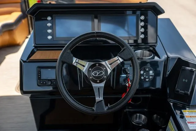 Slide: The Image of Veranda VR22RC Tri-Toon 2025 - 13