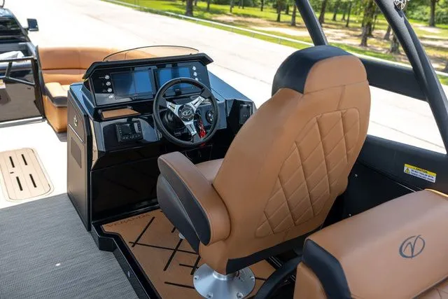 Slide: The Image of Veranda VR22RC Tri-Toon 2025 - 15