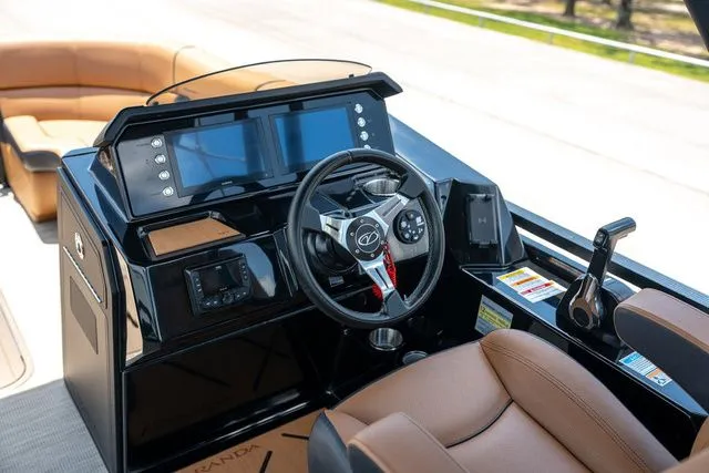 Slide: The Image of Veranda VR22RC Tri-Toon 2025 - 17