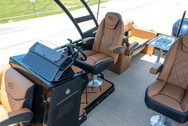 Slide: The Image of Veranda VR22RC Tri-Toon 2025 - 21