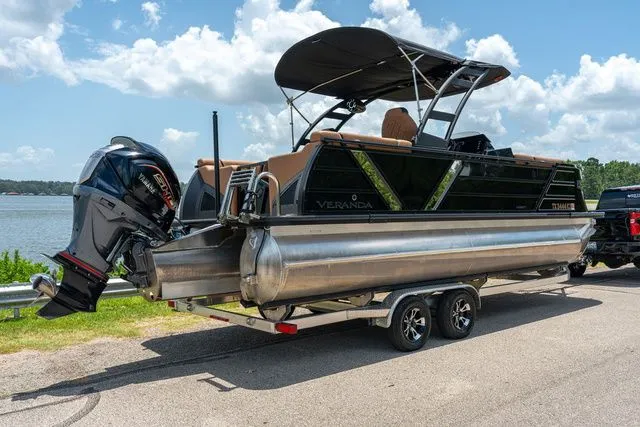 Slide: The Image of Veranda VR22RC Tri-Toon 2025 - 3