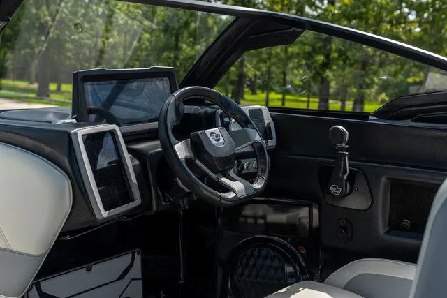 Slide: The Image of Malibu Wakesetter 23 MXZ 2024 - 10