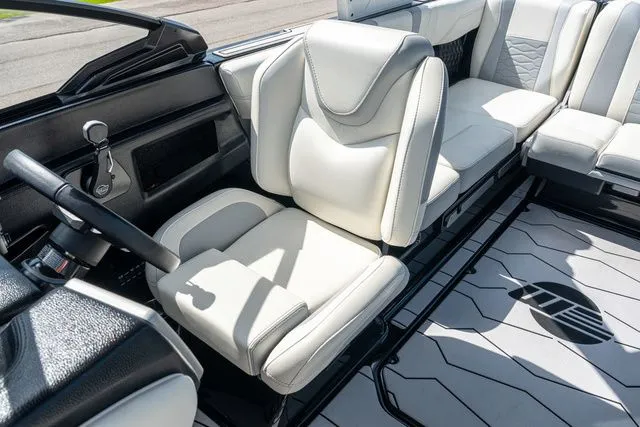 Slide: The Image of Malibu Wakesetter 23 MXZ 2024 - 13