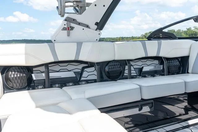 Slide: The Image of Malibu Wakesetter 23 MXZ 2024 - 14