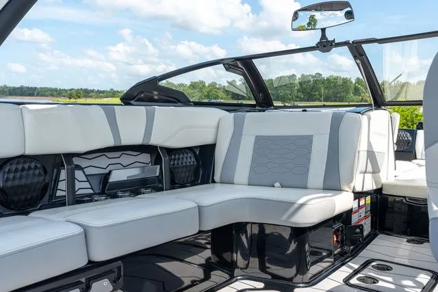Slide: The Image of Malibu Wakesetter 23 MXZ 2024 - 15