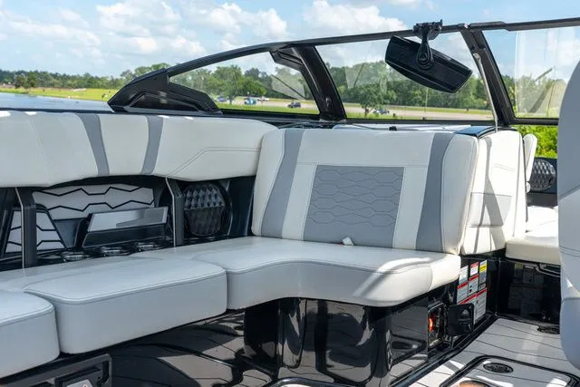 Slide: The Image of Malibu Wakesetter 23 MXZ 2024 - 18