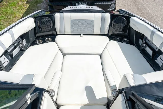 Slide: The Image of Malibu Wakesetter 23 MXZ 2024 - 20