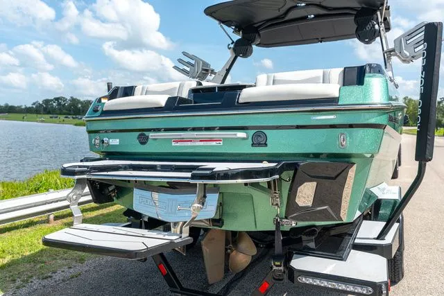 Slide: The Image of Malibu Wakesetter 23 MXZ 2024 - 5