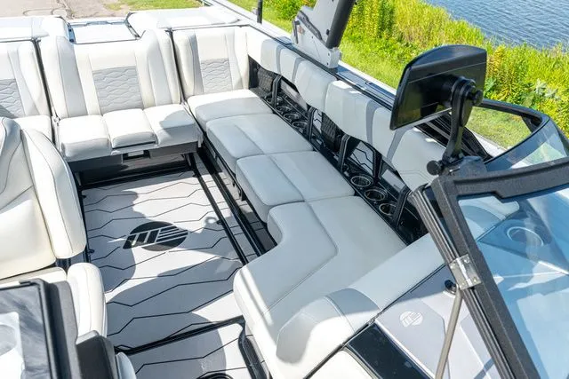 Slide: The Image of Malibu Wakesetter 23 MXZ 2024 - 6