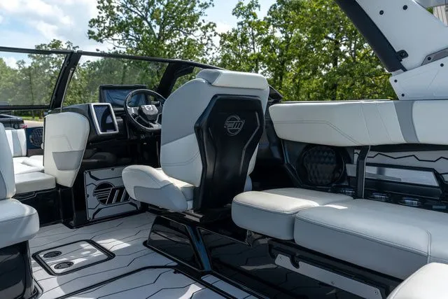 Slide: The Image of Malibu Wakesetter 23 MXZ 2024 - 9