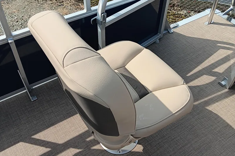 Slide: The Image of Beige seat on 2025 Sun Tracker Bass Buggy 18 DLX pontoon boat. - 9