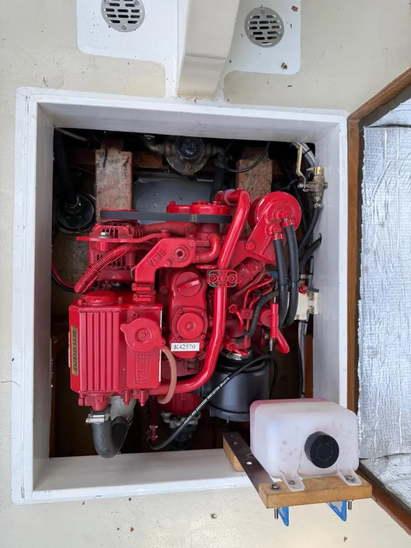 Slide: The Image of Red engine of Custom AREY's XFC-22, 2022 model, in a compartment. - 18