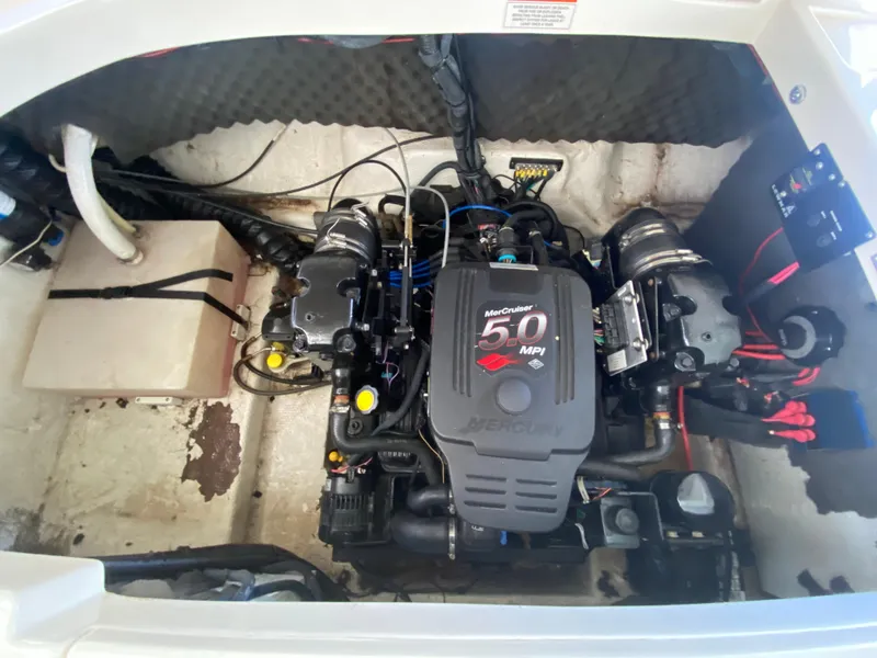 Slide: The Image of Engine compartment of a 2008 Rinker 246 Captiva Bowrider with MerCruiser 5.0 MPI engine. - 10