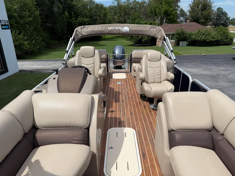 Slide: The Image of 2018 SunCatcher Elite 322 RC pontoon boat with beige seating and wood deck. - 10