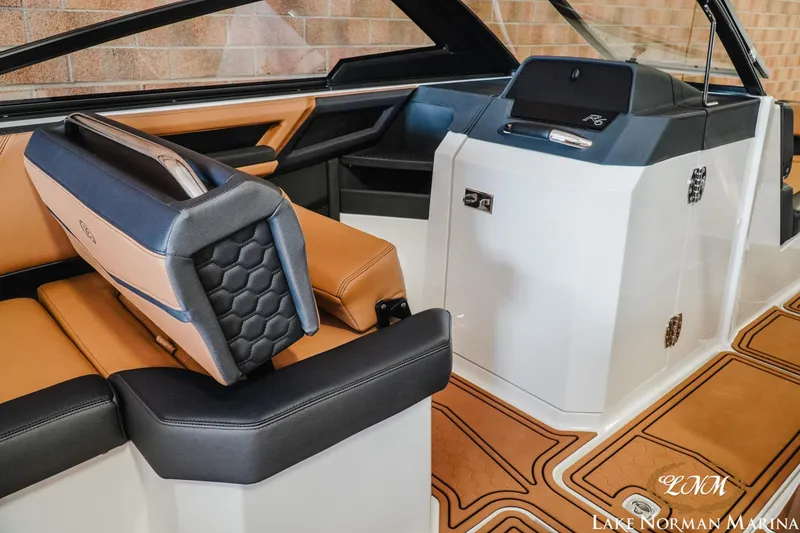 Slide: The Image of Cobalt R6 Surf 2023 - 15