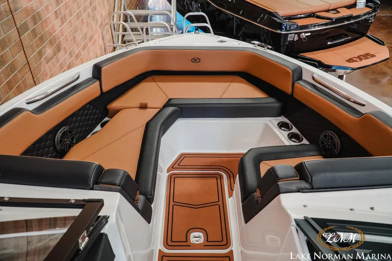 Slide: The Image of Cobalt R6 Surf 2023 - 17