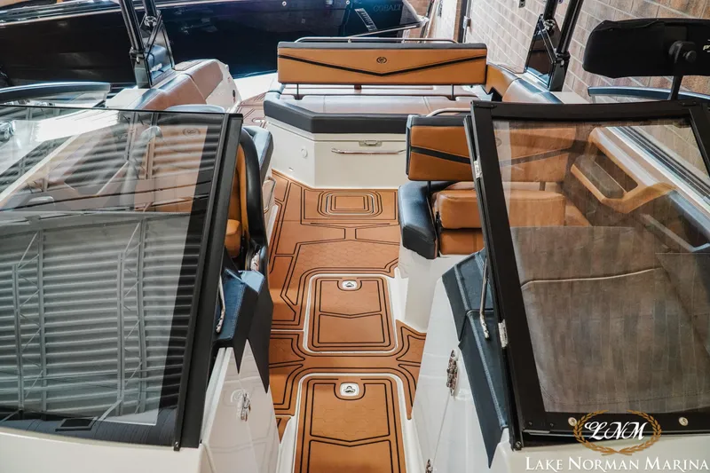 Slide: The Image of Cobalt R6 Surf 2023 - 18