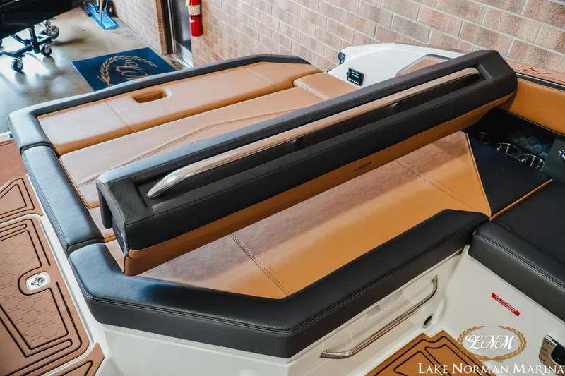 Slide: The Image of Cobalt R6 Surf 2023 - 21