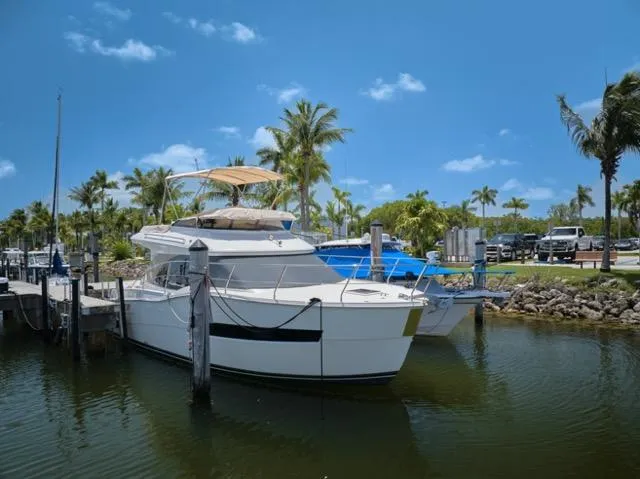 The Image of Carver Yachts 34 Command Bridge 2015 - undefined