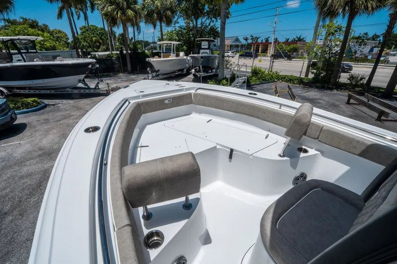 Slide: The Image of Sea Hunt Ultra 219 2026 - 12