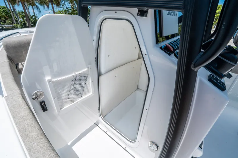 Slide: The Image of Sea Hunt Ultra 219 2026 - 10