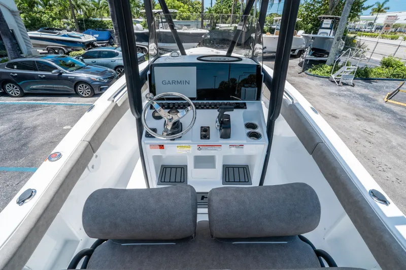 Slide: The Image of Sea Hunt Ultra 219 2026 - 6