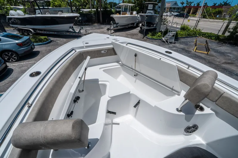 Slide: The Image of Sea Hunt Ultra 219 2026 - 13