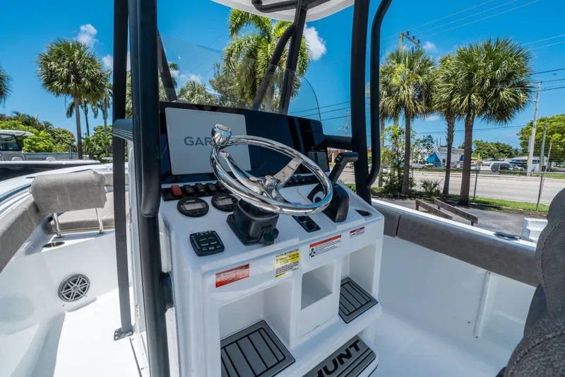 Slide: The Image of Sea Hunt Ultra 219 2026 - 7