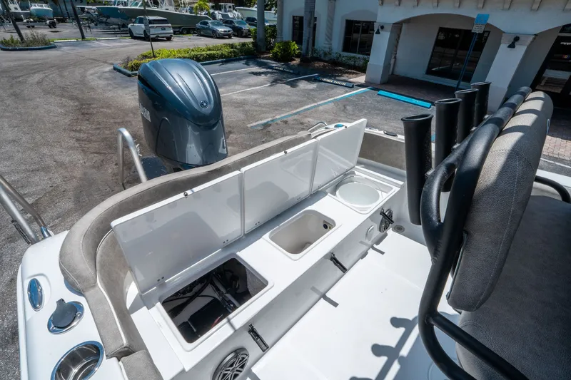 Slide: The Image of Sea Hunt Ultra 219 2026 - 5