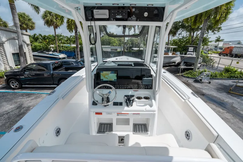 Slide: The Image of Sea Hunt Ultra 275 SE 2026 - 19