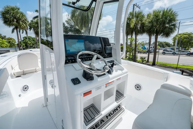 Slide: The Image of Sea Hunt Ultra 275 SE 2026 - 20