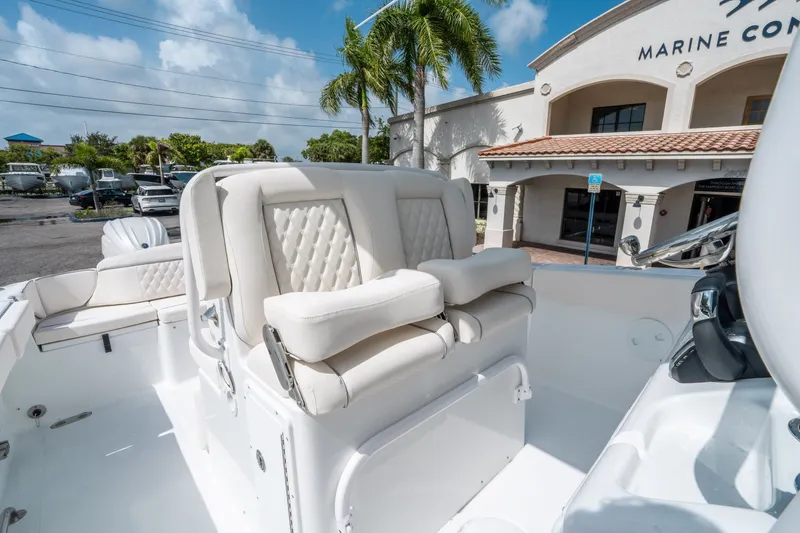 Slide: The Image of Sea Hunt Ultra 275 SE 2026 - 21