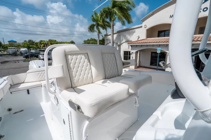 Slide: The Image of Sea Hunt Ultra 275 SE 2026 - 22